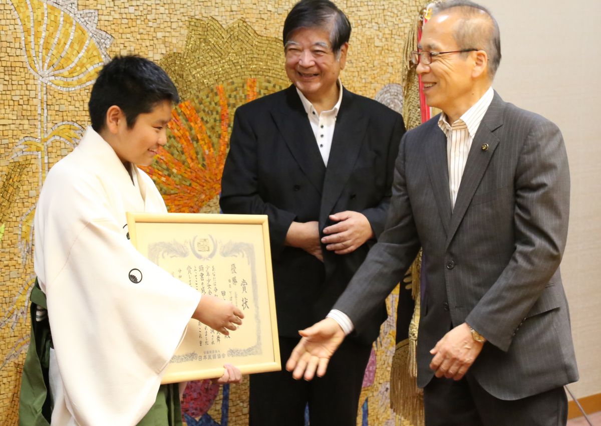 民謡で全国制覇　千葉・船橋市立高根中1年の甲斐心琉さんが美声披露　市長「感動した！」