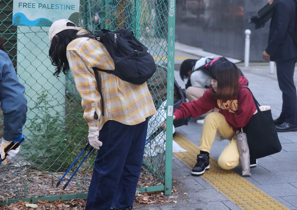 ハロウィン明けの渋谷でごみ拾い広がる、マシンガンズの滝沢秀一さんらの呼びかけで