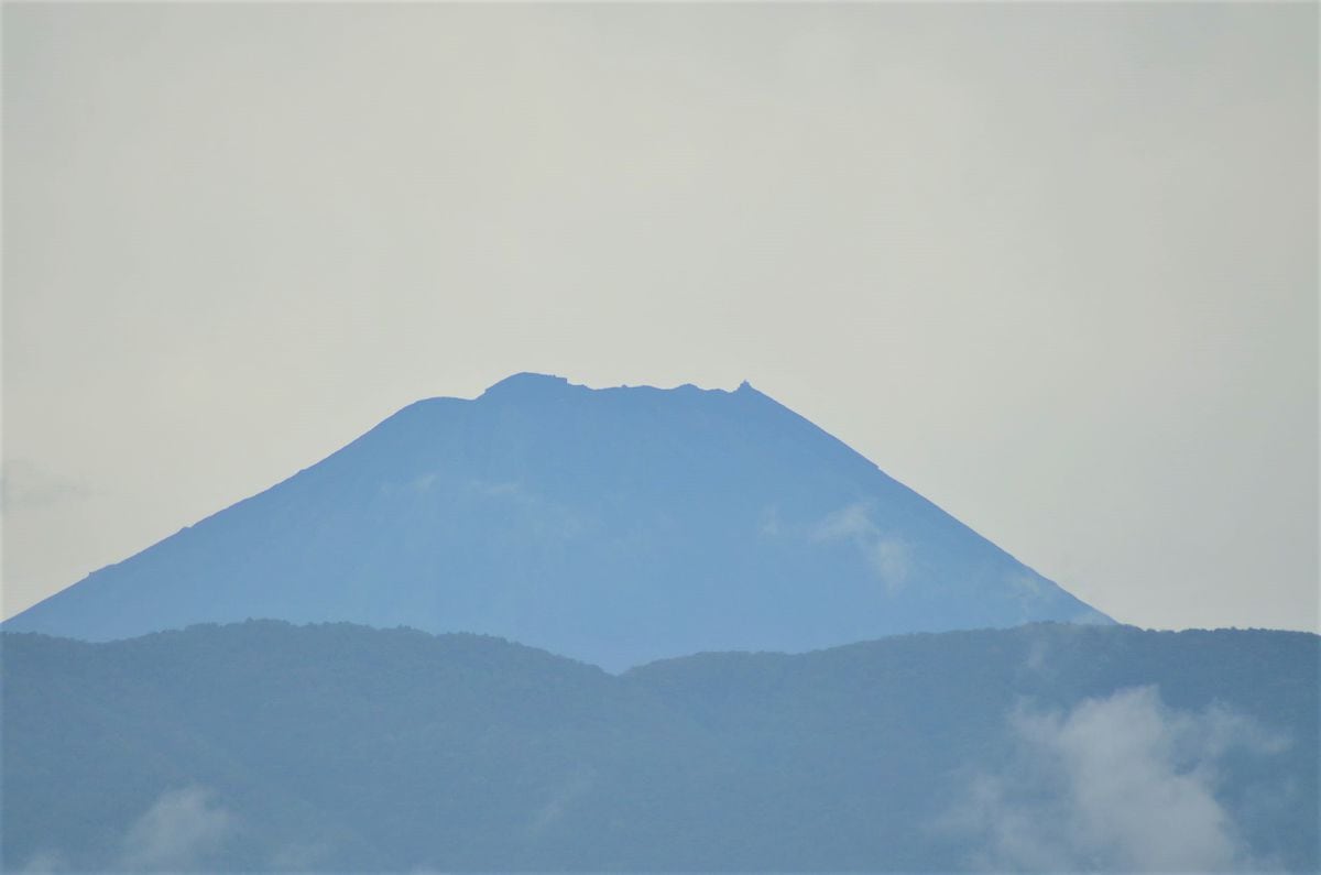 富士山の初冠雪　統計開始以来130年間で最も遅い記録へ、9～10月の気温の高さが影響