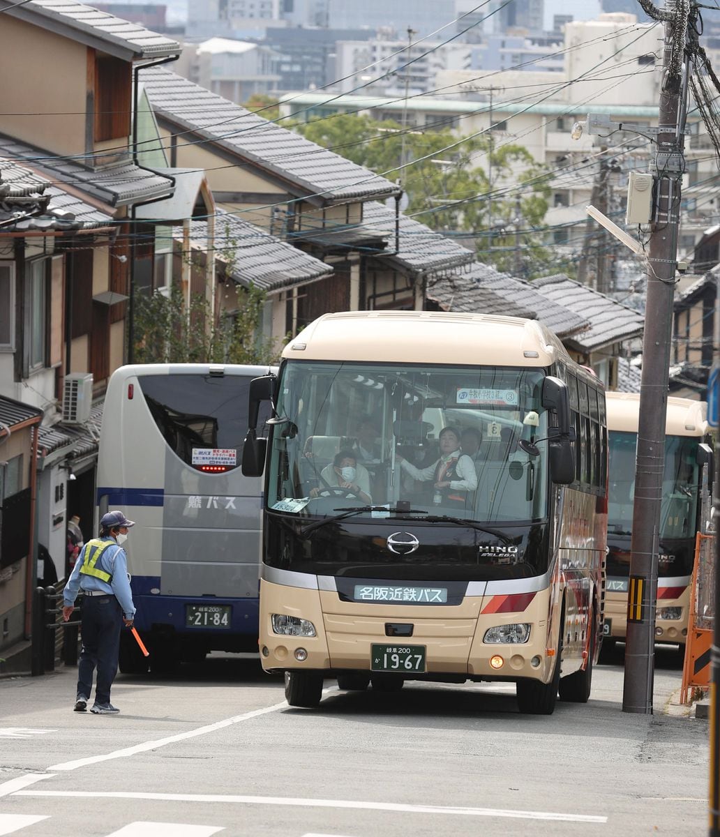 秋の古都は「徒歩並み」のノロノロ渋滞　京都市はマイカーの観光駐車場利用を禁止、効果は