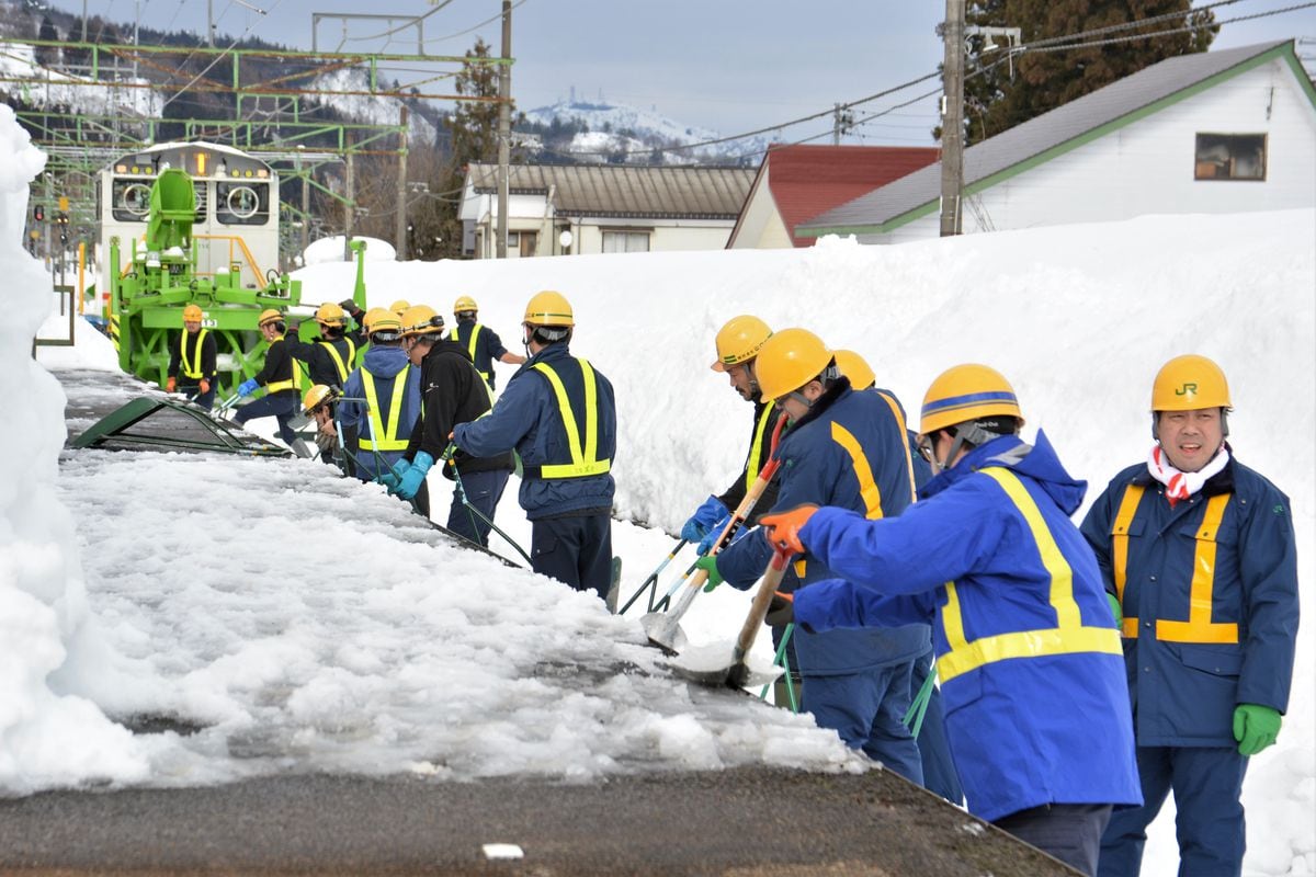 JR東新潟支社が今冬初の集中除雪　上越線を計画運休、大学共通テストに影響出ぬよう配慮