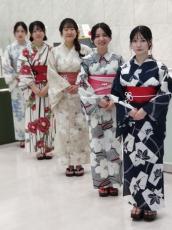 「見た目も心も祇園祭らしく」 京都中央信金職員、浴衣姿でお出迎え