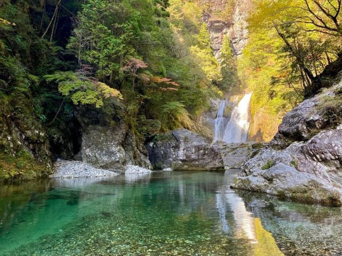 「前鬼ブルー」の不動七重の滝遊歩道修繕へ　奈良・下北山村がYAMAPと資金募集