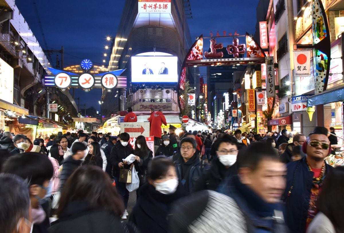 年の瀬の「アメ横」正月の買い物客と観光客で賑わい　外国人が増加、200万人の人出予想