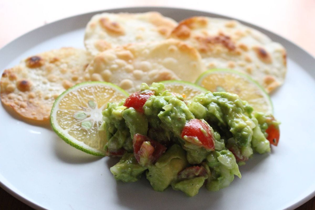 餃子の皮が余ったら　アボカドでメキシコ風病みつきおつまみ　料理と酒　残り食材トライアウト第１弾