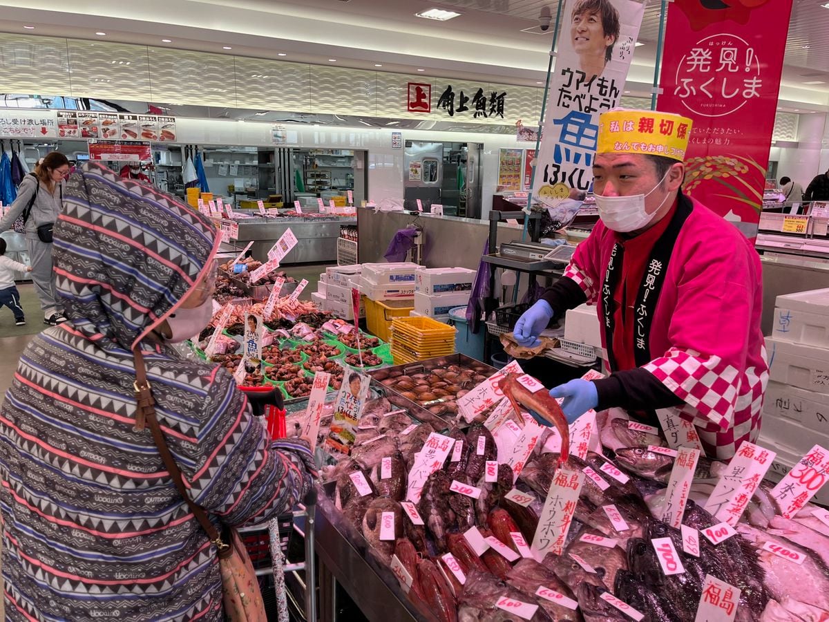 「頑張ってる福島応援」　埼玉・草加市の鮮魚店で「発見！ふくしまフェア」　25日まで