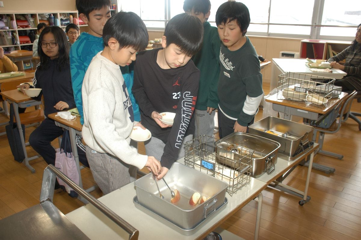 「りんご一籠運動」　青森県鶴田町で児童持参のリンゴを学校給食に　地産地消と食育を推進