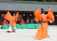 神武東征での勝利の舞いを奉納し作物の実りに感謝　橿原神宮で新嘗祭