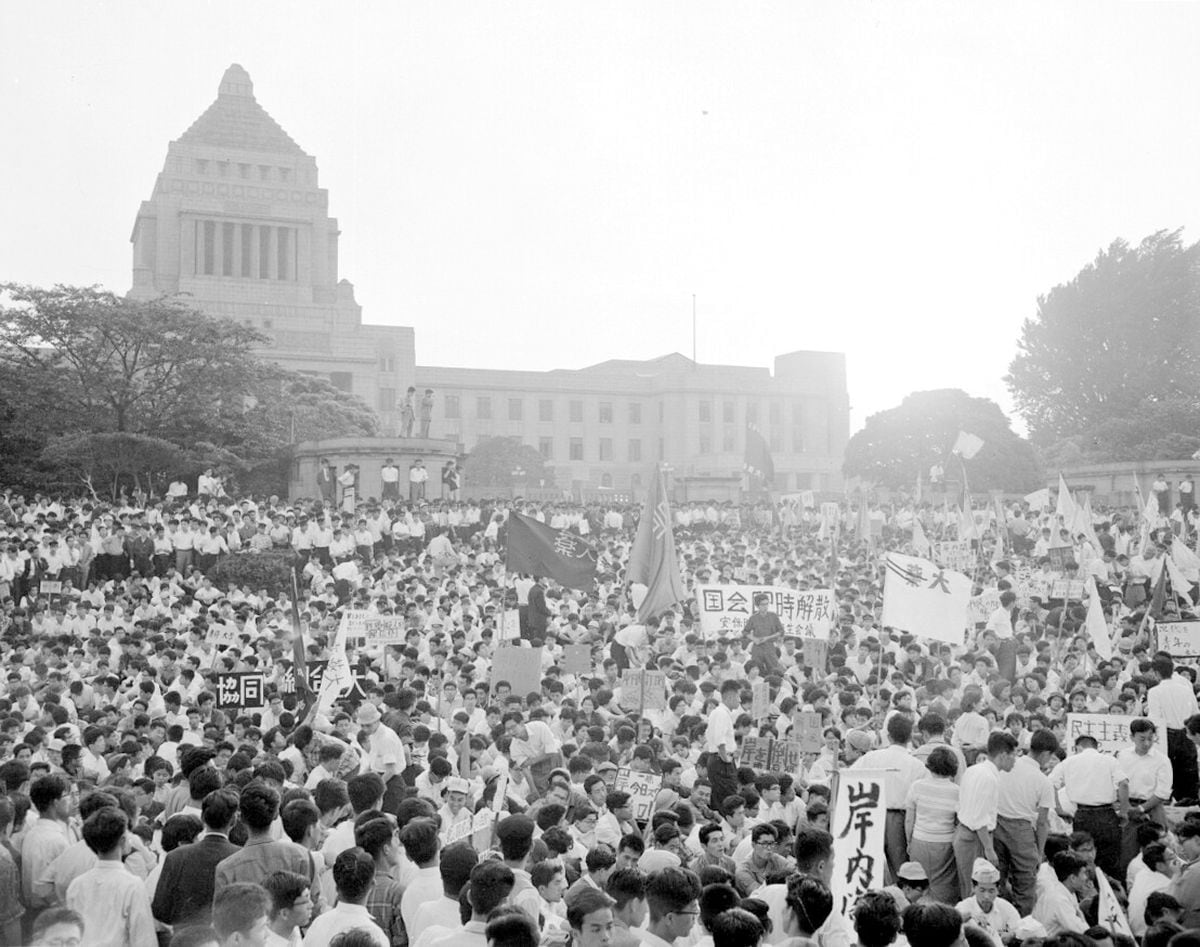 全学連の国会デモ　つけこむスキを与えたのは政府の責任だ　昭和35年「一筆」　プレイバック「昭和100年」