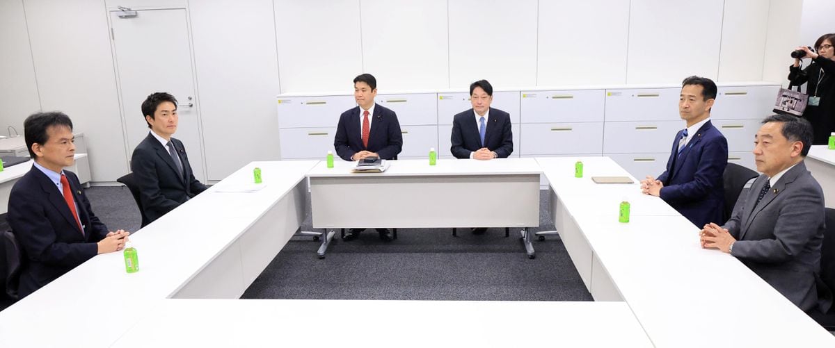 維新が医療費4兆円削減、社会保険料は6万円引き下げ提案　新年度予算案賛成の条件に