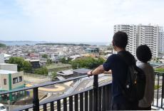 和歌山・田辺市役所の展望テラスが人気　海など一望