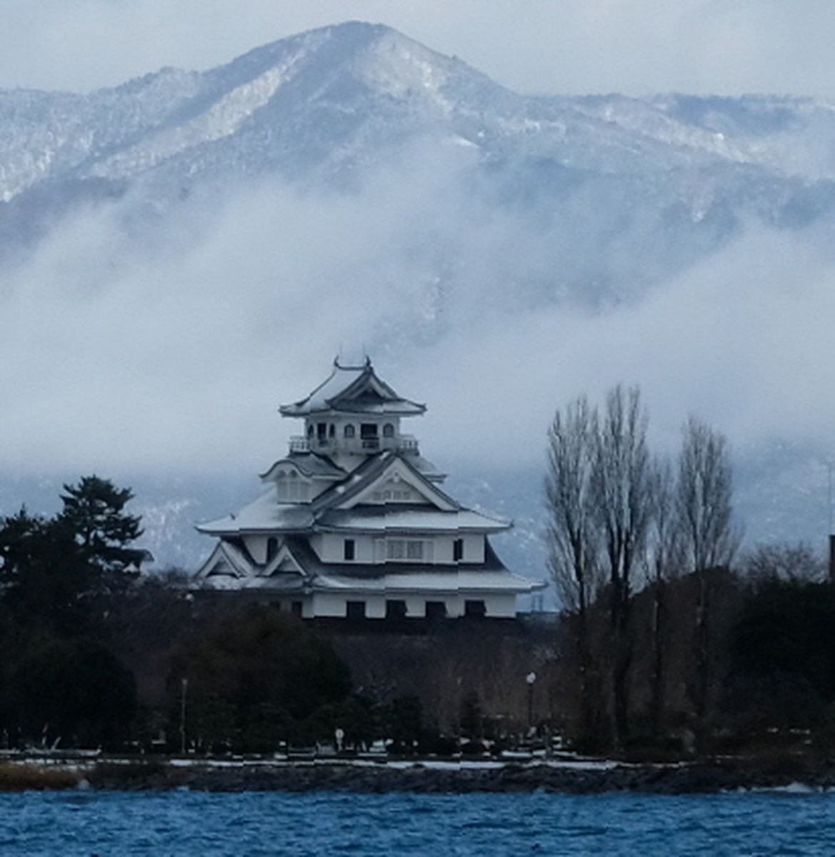 滋賀県内も北部中心に雪　主要道路一時通行止め、交通機関に影響　休校する学校も　