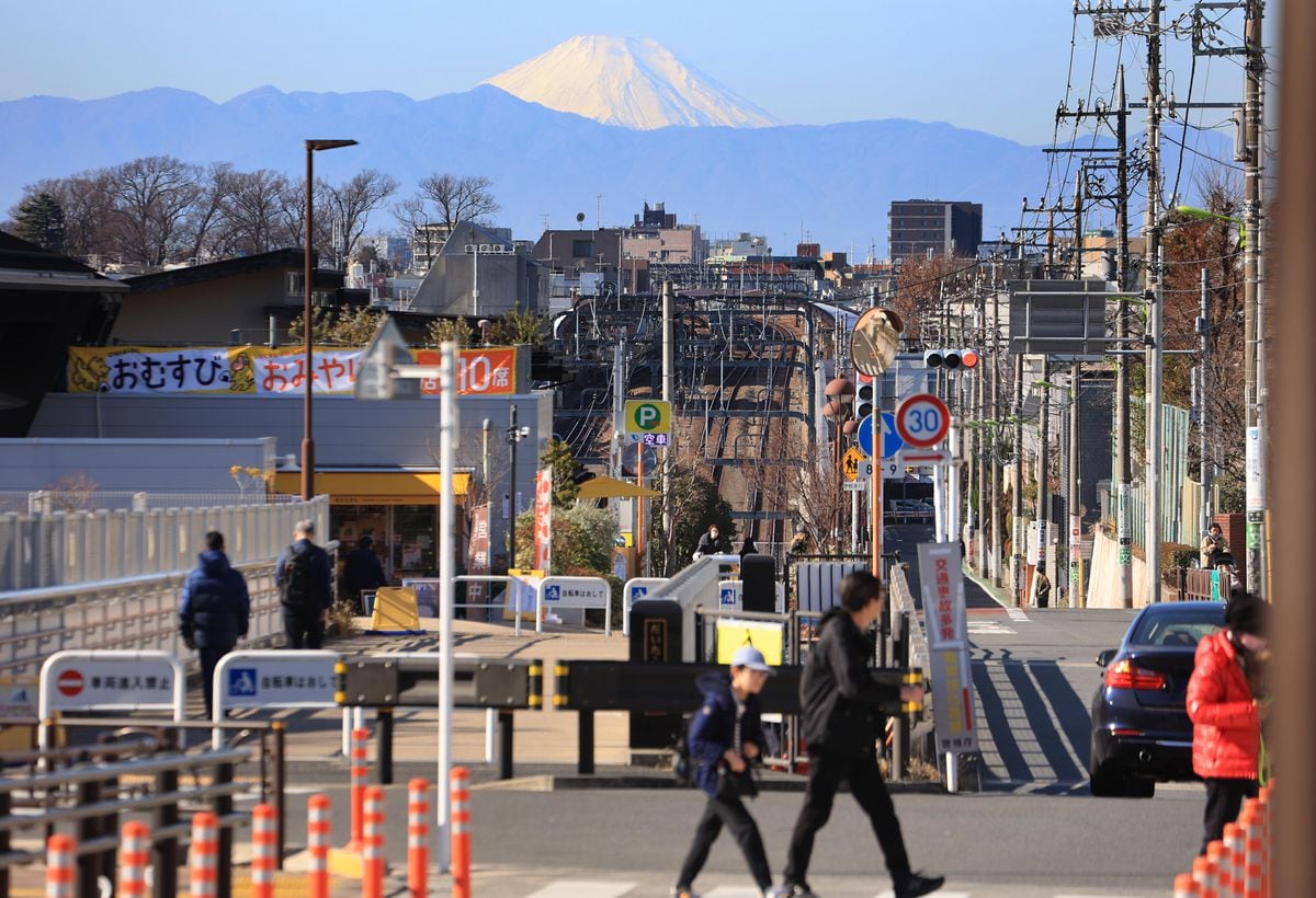 東京都内の京王線・小田急線「富士山ビュースポット」巡り　望遠レンズが捉えた日本一の山