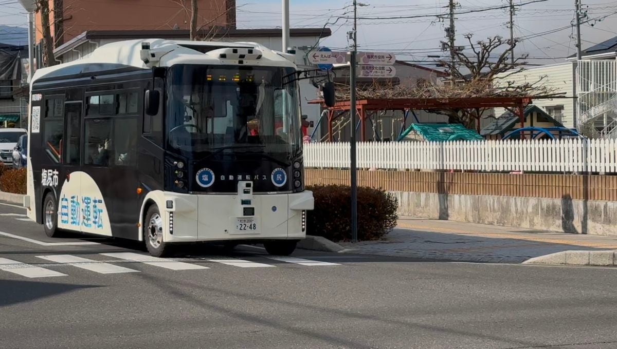 無人の運転席　通常の速度で走るレベル4自動運転バスに驚き　長野・塩尻の実証運行に試乗　深層リポート