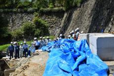 大雨注意報レベルでも発生…３人死亡の松山城土砂災害１カ月　崩落メカニズムの謎解明へ