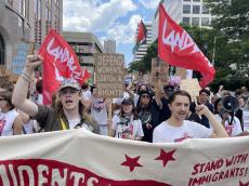 米共和党全国大会　厳戒態勢の会場周辺で抗議デモ　移民や中絶の権利、ガザ反戦訴え
