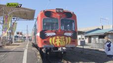 毘沙門天大祭だるま市を前に岳南電車では今町を盛り上げようと「だるま電車」を運行（静岡県）