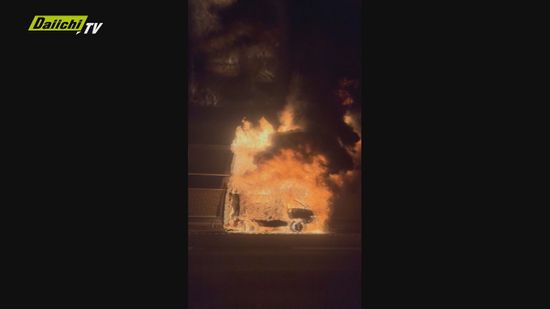 【続報】「路肩で車が燃えている」東名高速で乗用車が炎上　１時間後に消し止められる(静岡・御殿場市)