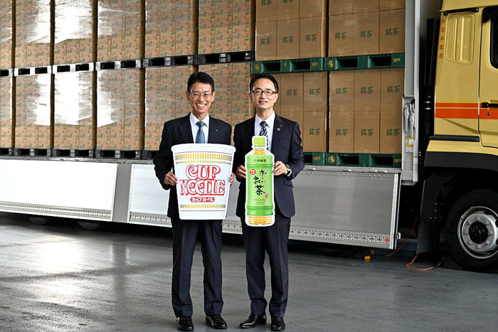 往路で茶葉・復路で即席麺 伊藤園と日清食品が初の循環型の物流連携 「カップヌードル」「お～いお茶」など混載輸送も検討