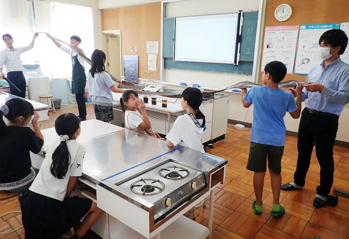 日本アクセスが小学校で乾物授業 苦手な子も完食