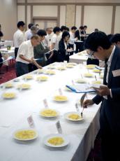 パイン缶協会「開缶研究会」 国産・輸入29品を審査 優秀メニューも紹介