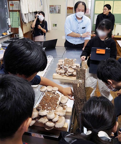 見て、味わって学ぶ 伝統食材の魅力発見！ 日本アクセスが食育授業