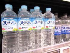 「サントリー天然水」過去最高の販売数量を更新　ミネラルウォーター1Lサイズが拡大　「きりっと果実」と「SPARKLING」も貢献