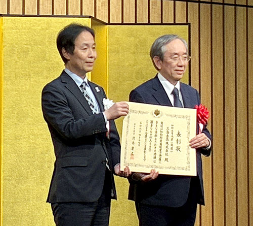 お銚子 銀製品 参議院議員功労賞品 三島食品が知財功労賞 ふりかけの販売戦略評価｜Infoseekニュース