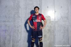 鹿島アントラーズのユニフォームパンツに「SHOWA」ロゴ 昭和産業
