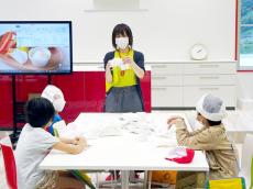 エスエスケイフーズ藤枝工場 ファン拡大へ地元小学生の見学受け入れスタート