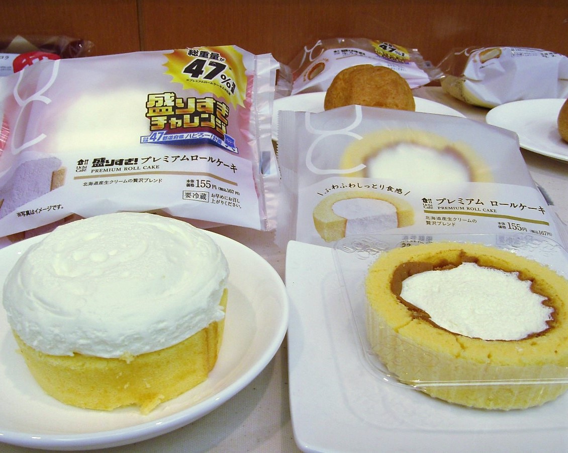 プレミアムロールケーキ」あふれんばかりのクリームで価格据え置き