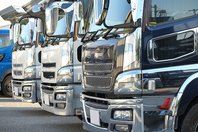 トラックドライバー時間外労働の上限規制が適用される「2024年問題」　ファミリーマートは配送シミュレーターなどで対応