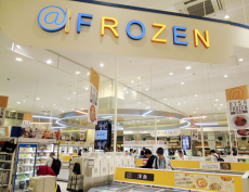 冷凍食品ストック型からセレクト型への進化に挑む　イオンリテール「@FROZEN」出店の加速し品揃え拡充　旅するスイーツ初導入