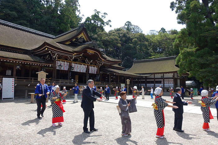 「三輪そうめん音頭」奉納 シーズン終え大神神社で感謝祭