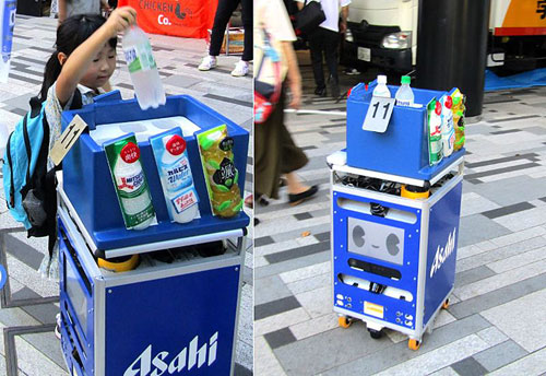 人波みをかきわけて進むロボット 子どもに冷たい飲料届けてワクワク感創出 アサヒ飲料とソフトバンクが実証実験