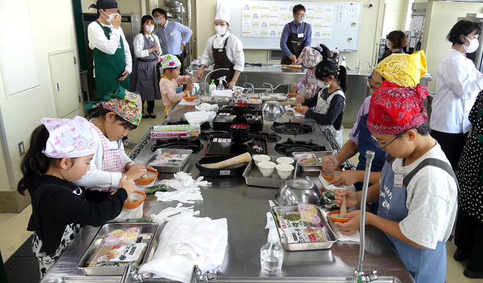 名古屋で食育イベント ごますり体験やみそ玉作りに挑戦 真誠と佐藤醸造が参画