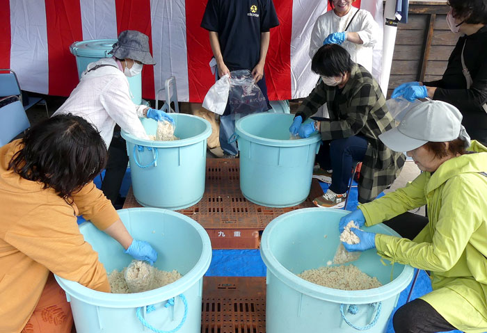 みりん粕詰め放題など企画満載 九重味淋が「秋の蔵開き」