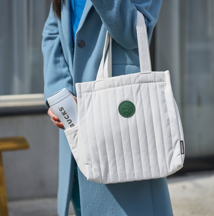 スタバの福袋が6日からオンライン抽選受付開始 柔らかな起毛素材の