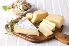 家庭用チーズ市場 3度値上げで消費減退 コスト環境も厳しさ続く