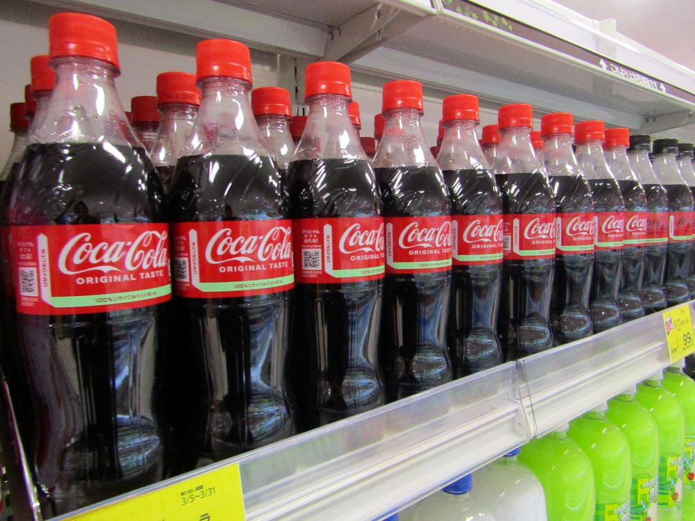 コカ・コーラボトラーズジャパン、「コカ・コーラ」など主要ブランドの飲料141品を一律20円値上げ 10月1日から