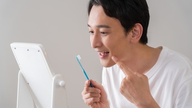 電動歯ブラシは歯並びのいい人向け、歯と体の健康を保ちたいなら歯ブラシに1アイテムをプラスして…歯みがきマニア推奨の正しい磨き方とは