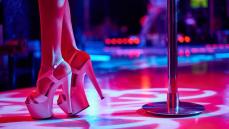 “プライベートダンス”で１日８万円稼ぐダンサーも。「私たちは売春婦とは違うの、きちんとダンスを売っているんだから」絶滅寸前の沖縄ストリップ小屋事情