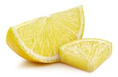 なぜレモンはいまだに「ビタミンCの王者」と誤解されているのか？　日本人の“レモン神話”を支える「苦痛信仰」