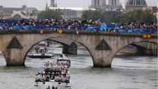 〈パリ五輪〉やはりセーヌ川の水は汚かった…水質悪化で「トライアスロン」競技変更なら大混乱必至、“選手ファースト”の精神はどこへ？