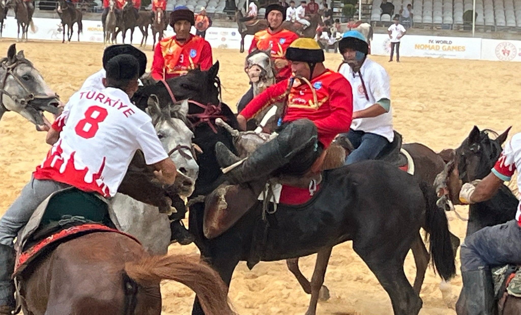 馬上ラグビー＜コクボル＞とは？　草食動物である馬がよくこれだけ攻撃的に……