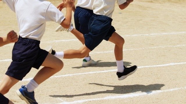 「えっ…これが運動会なの？」徒競走なし、応援団なし、順位づけも勝ち負けもなし…競技数も時間も“縮小”する令和の運動会。親たちのホンネは？