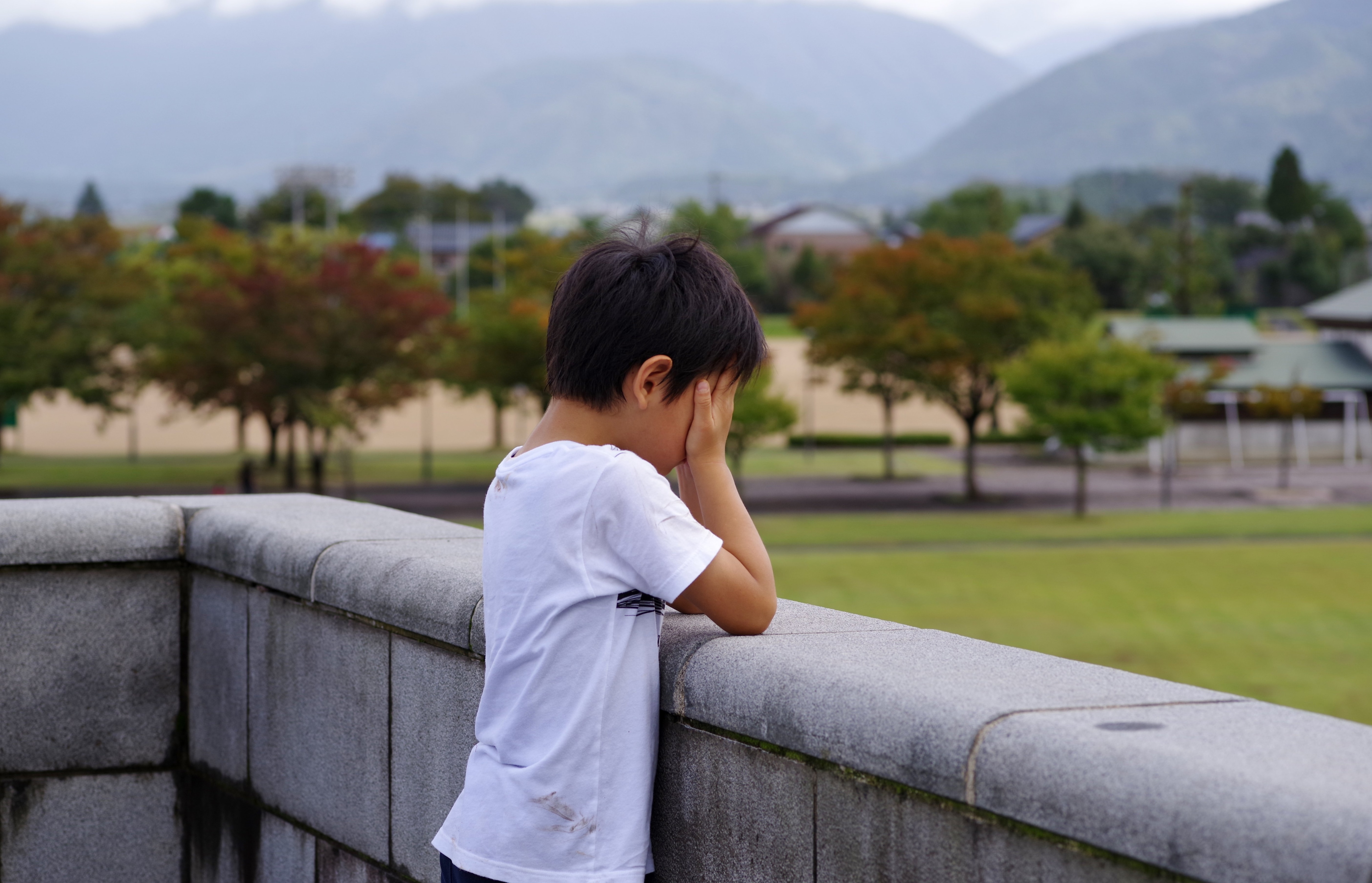 “少しだけ”知っている人のほうが初対面より話しにくいのはなぜか？　自分の中に存在するイマジナリーな他者を現実の他人に投影してしまう理由