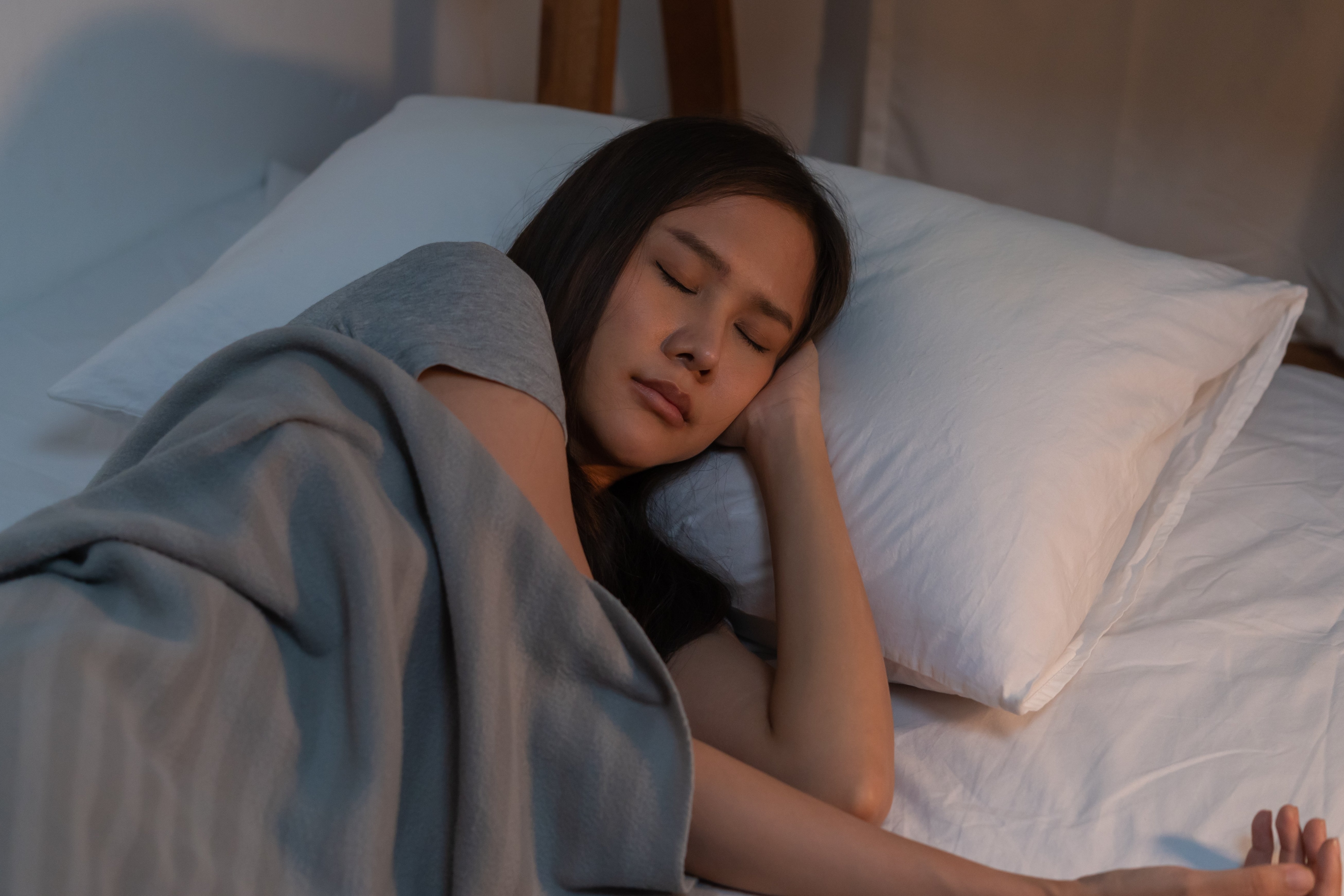 「睡眠は1.5時間周期」はウソだった！なぜ私たちはスッキリと起きられないのか…エビデンスをもとに医師が解説