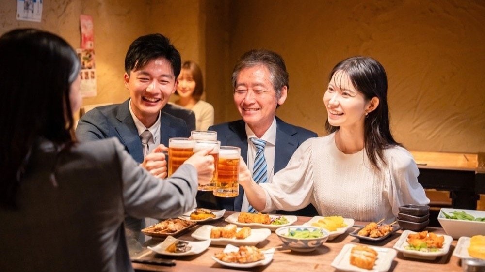 「どうぞ家に帰って1人で飲んで下さい」「アホやなぁ。飲みで得られる情報あるのに…」“飲みニケーション”不要半数超え…職場の飲み会の正解とは