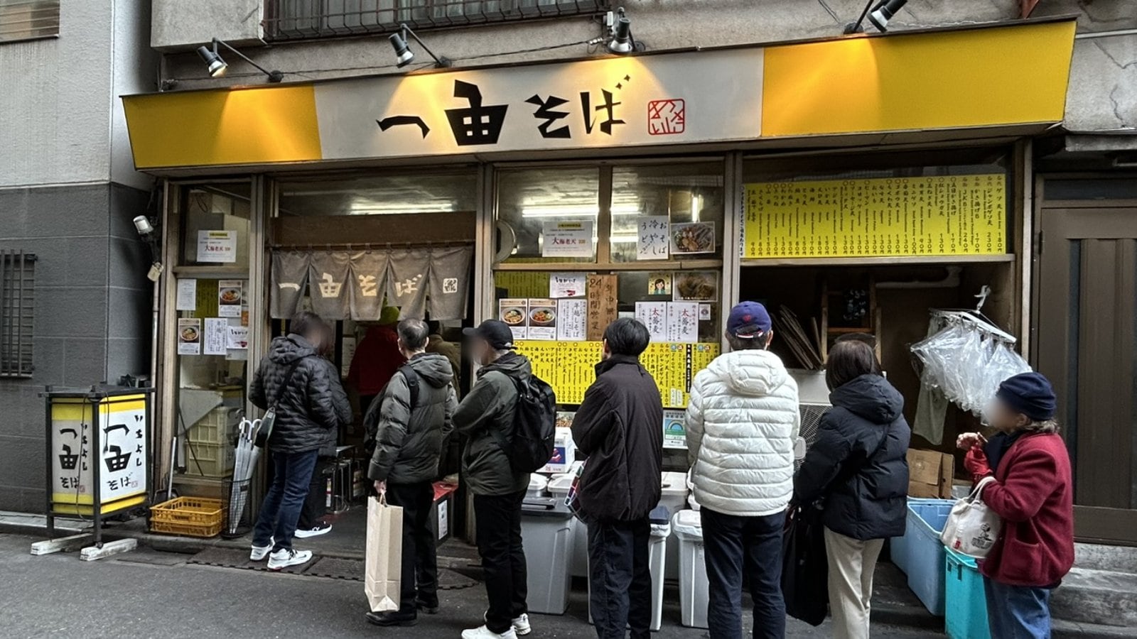 「そば並盛310円」“日本一の立ち食いそば屋”10円の値上げをも葛藤する理由「常連さんのため」「みんなが潤うことは不可能」